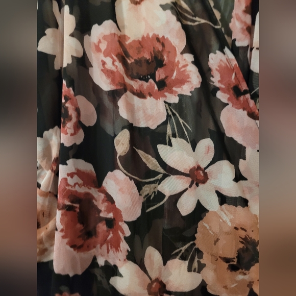 Elegant Floral Kimono - Picture 3 of 4